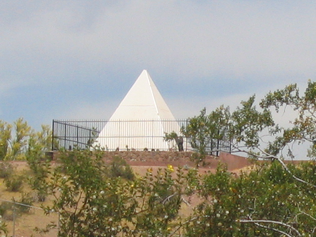 618x457 pixels (170K)